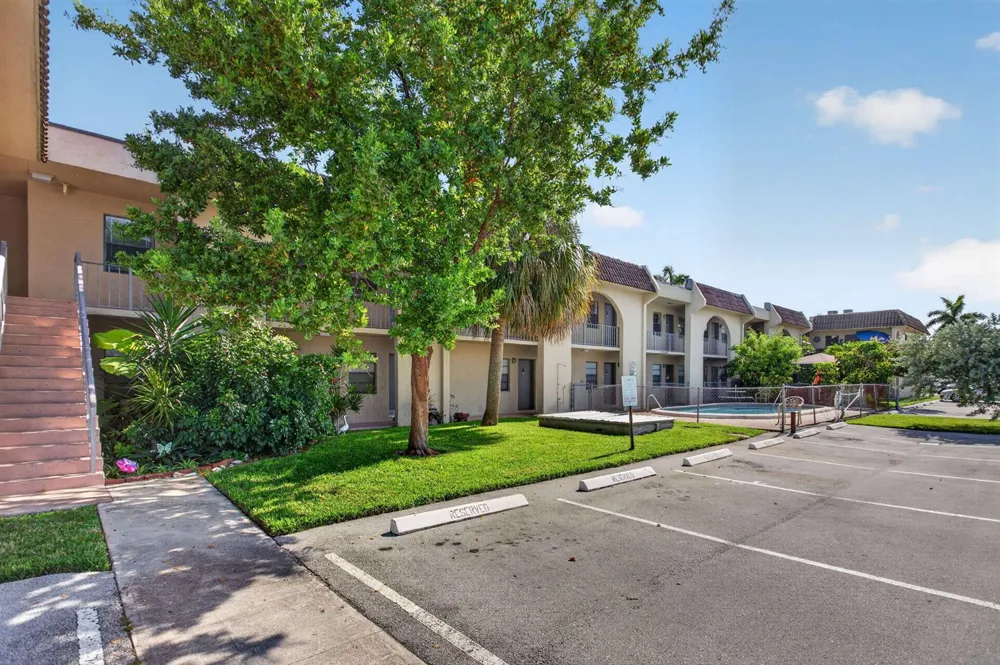 2141 NE 42nd Street #112 Lighthouse Point, FL 33064