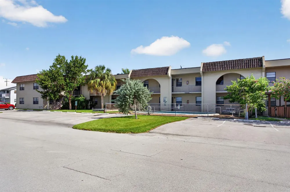 2141 NE 42nd Street #112 Lighthouse Point, FL 33064