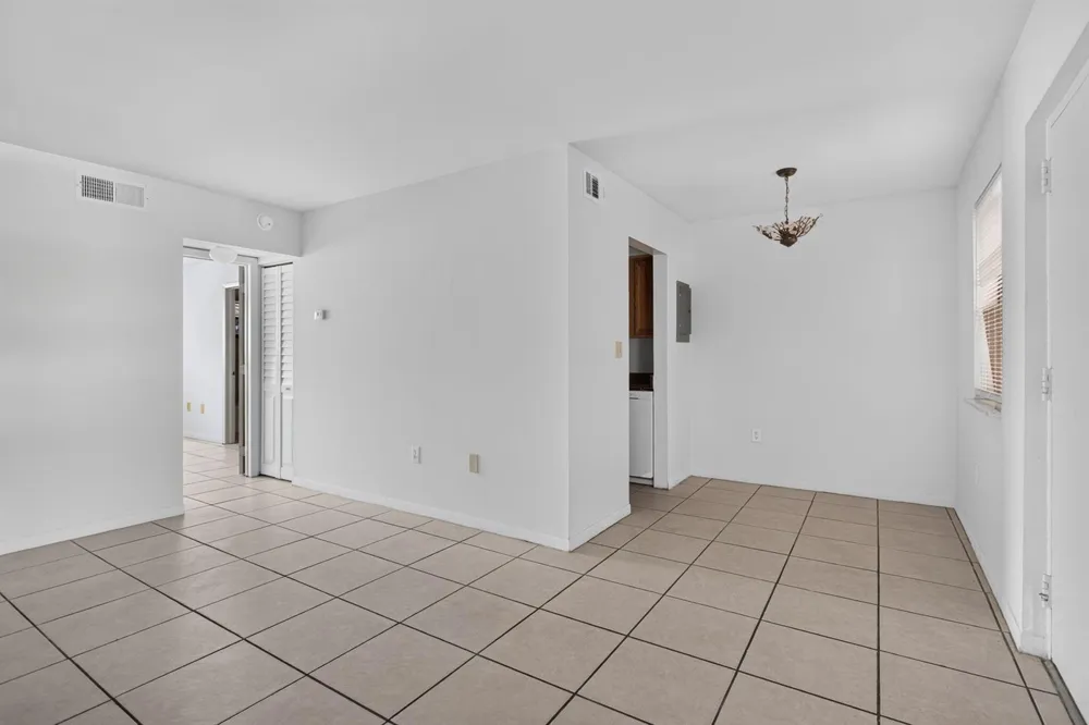 2141 NE 42nd Street #112 Lighthouse Point, FL 33064