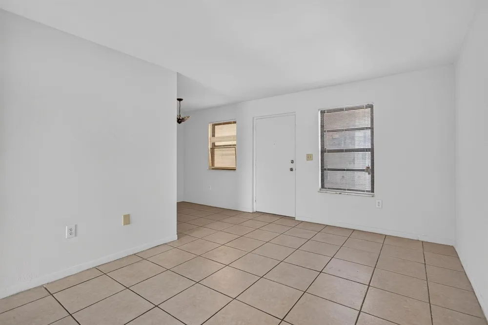 2141 NE 42nd Street #112 Lighthouse Point, FL 33064