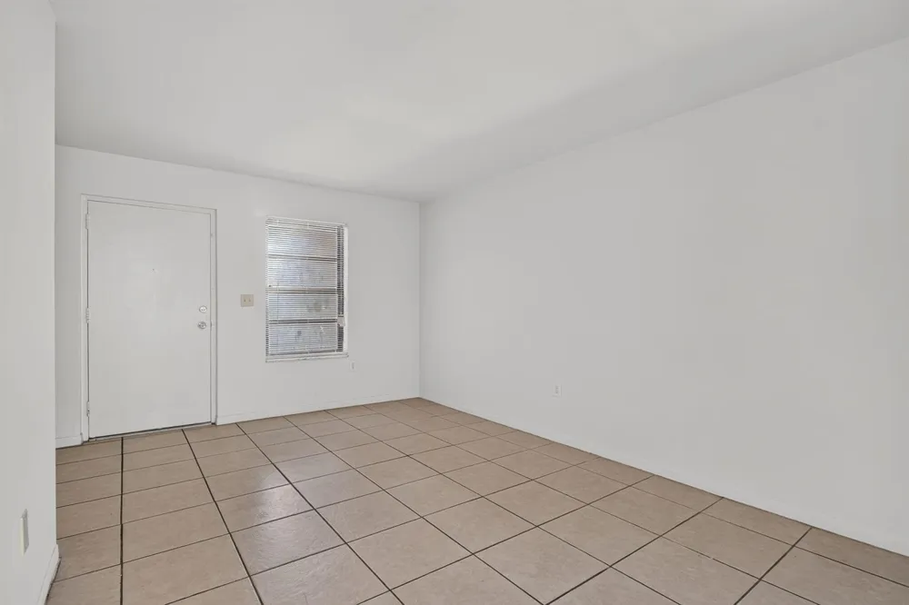 2141 NE 42nd Street #112 Lighthouse Point, FL 33064