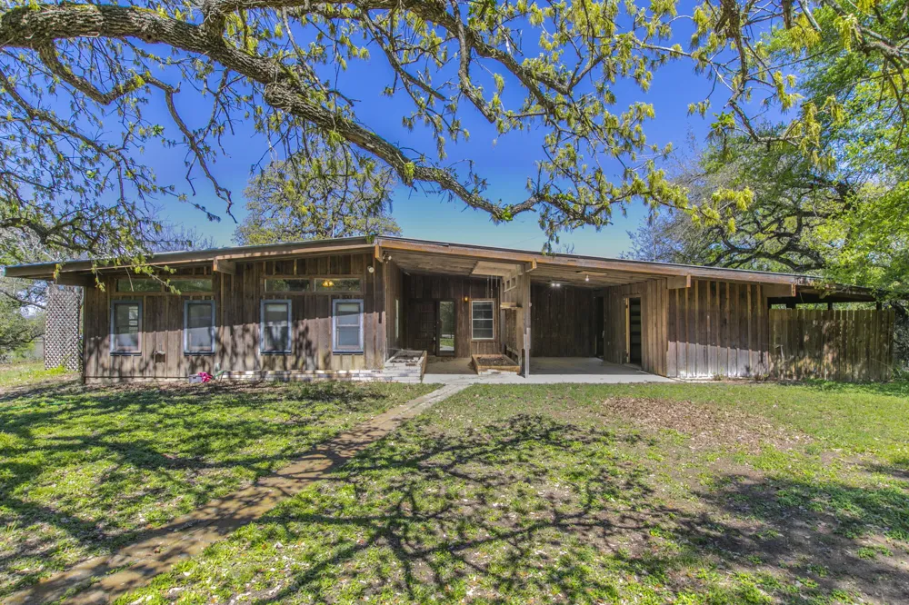 1500 County Road 405 Buckholts, TX 76518