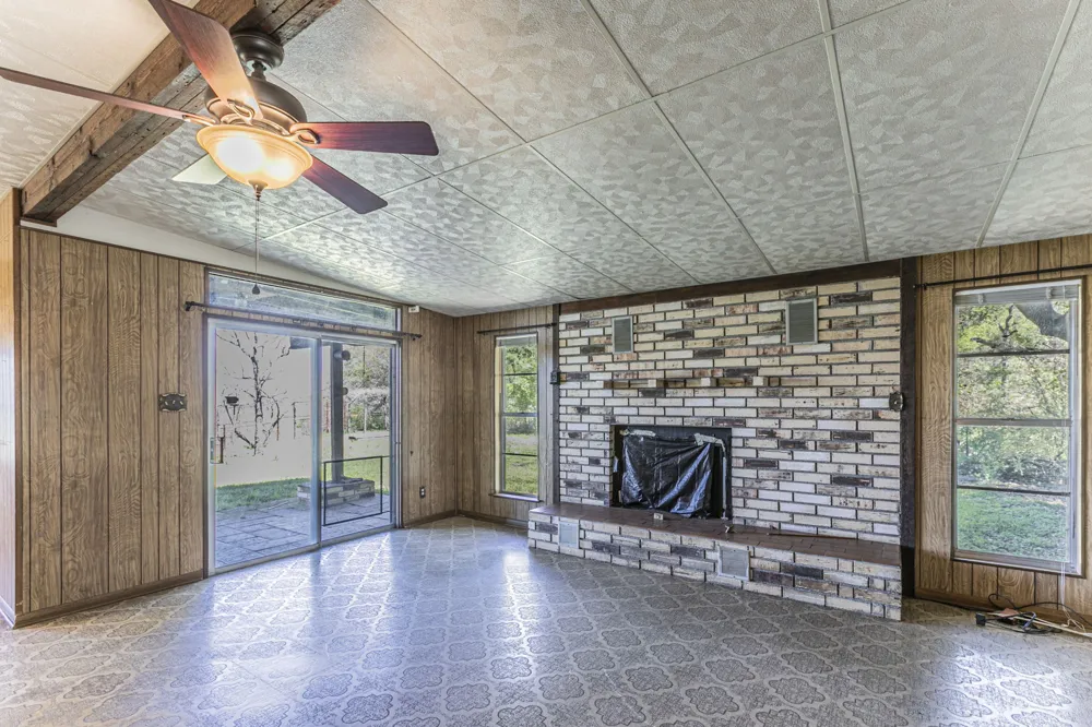 1500 County Road 405 Buckholts, TX 76518