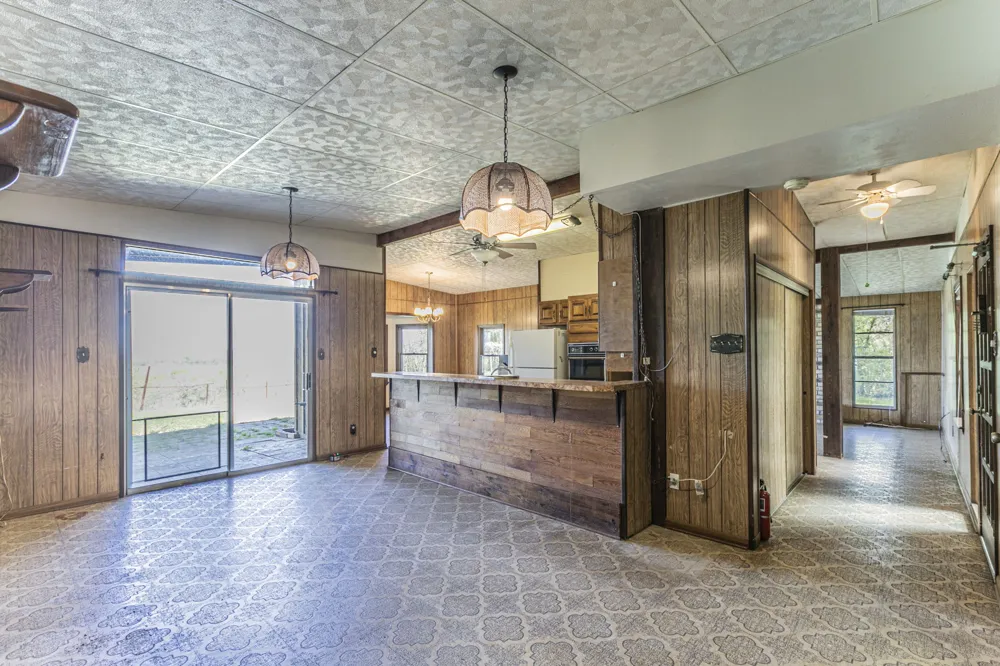 1500 County Road 405 Buckholts, TX 76518