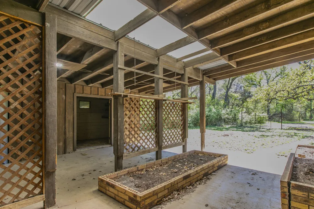 1500 County Road 405 Buckholts, TX 76518