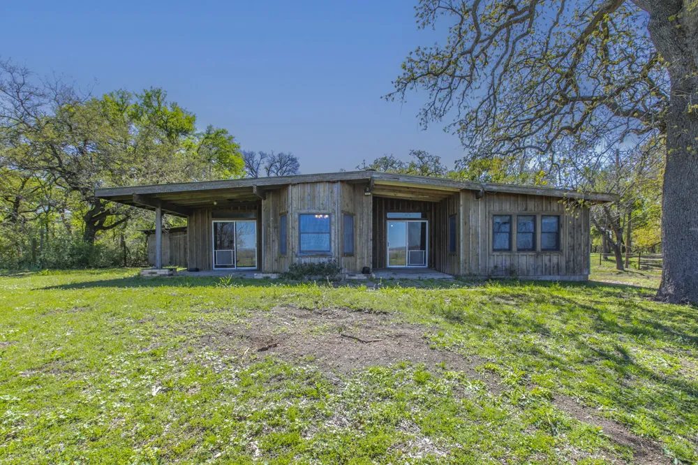 1500 County Road 405 Buckholts, TX 76518
