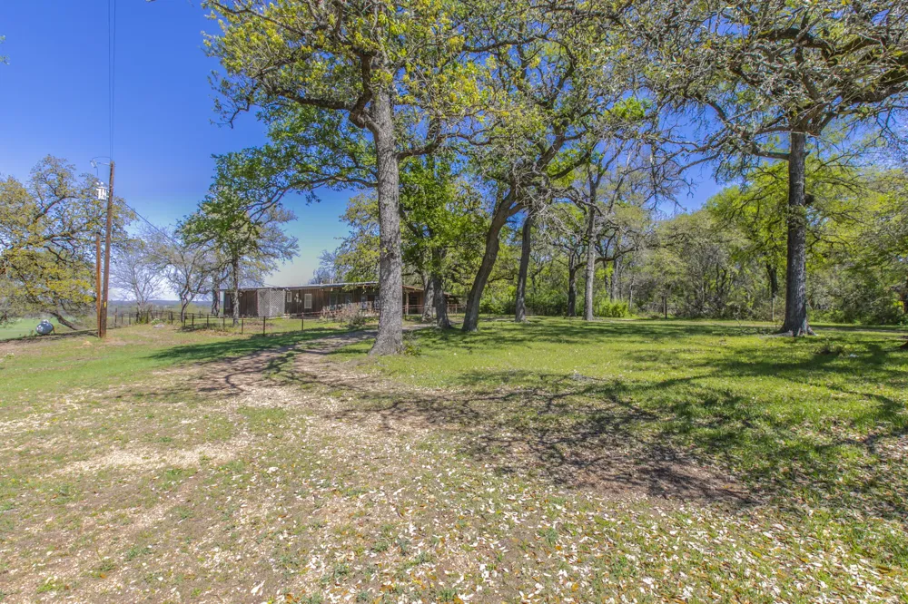 1500 County Road 405 Buckholts, TX 76518