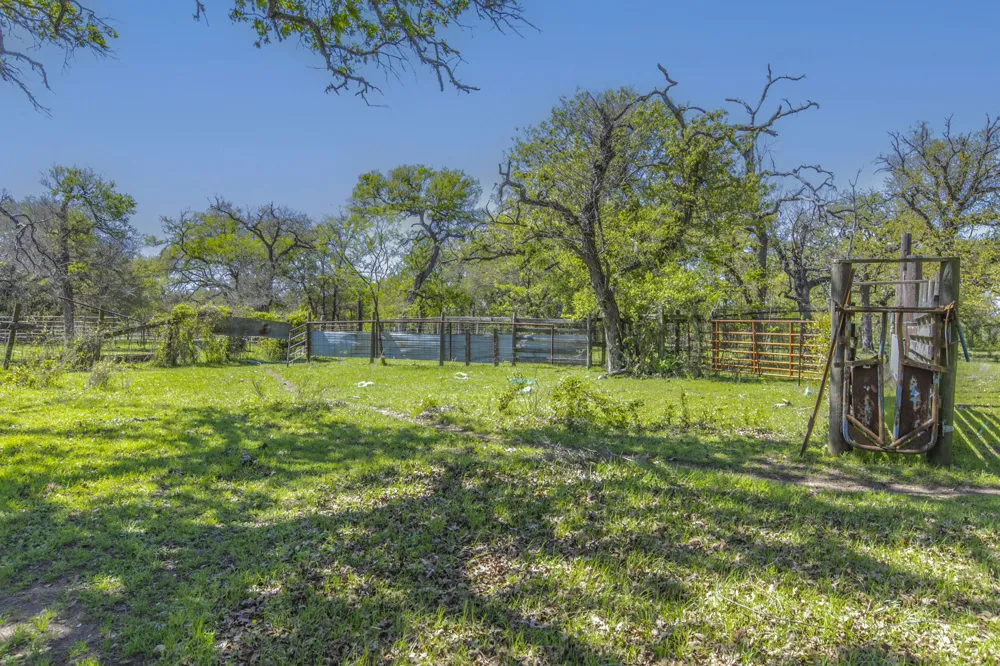 1500 County Road 405 Buckholts, TX 76518