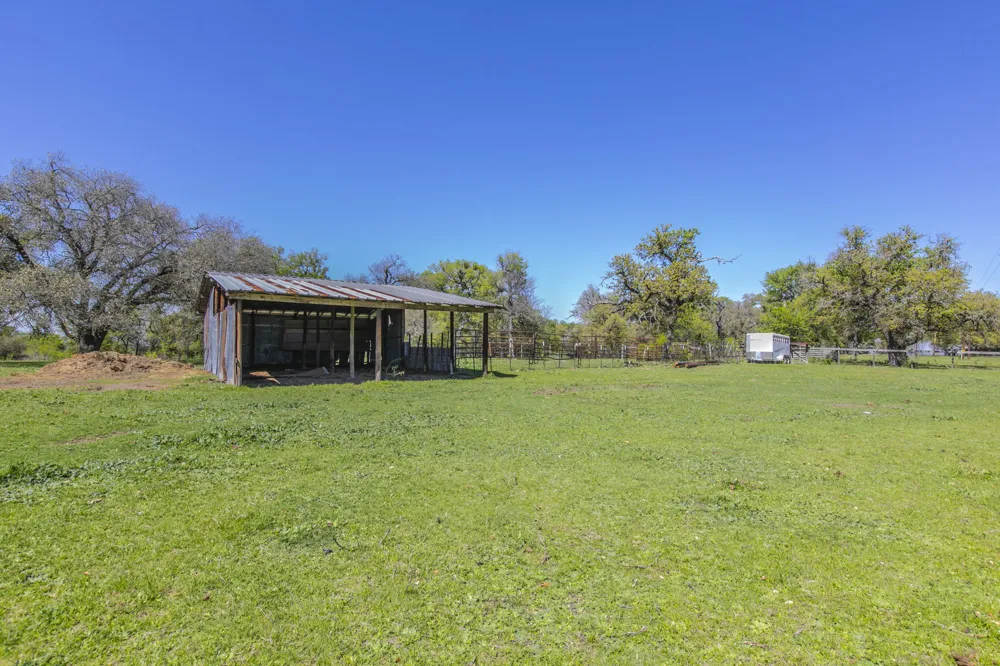 1500 County Road 405 Buckholts, TX 76518