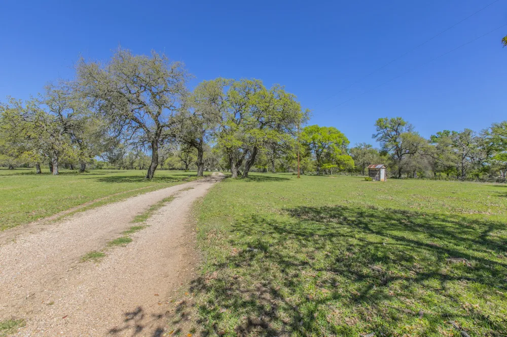 1500 County Road 405 Buckholts, TX 76518