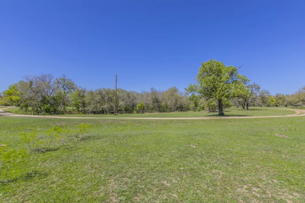 1500 County Road 405 Buckholts, TX 76518
