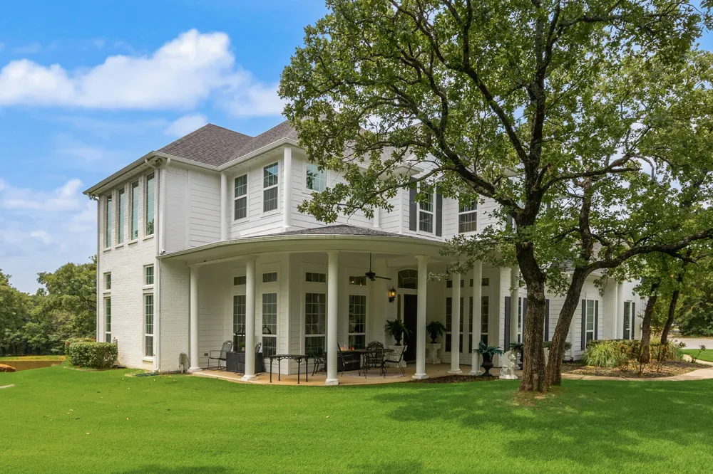 1619 Bloomfield Road Valley View, TX 76272