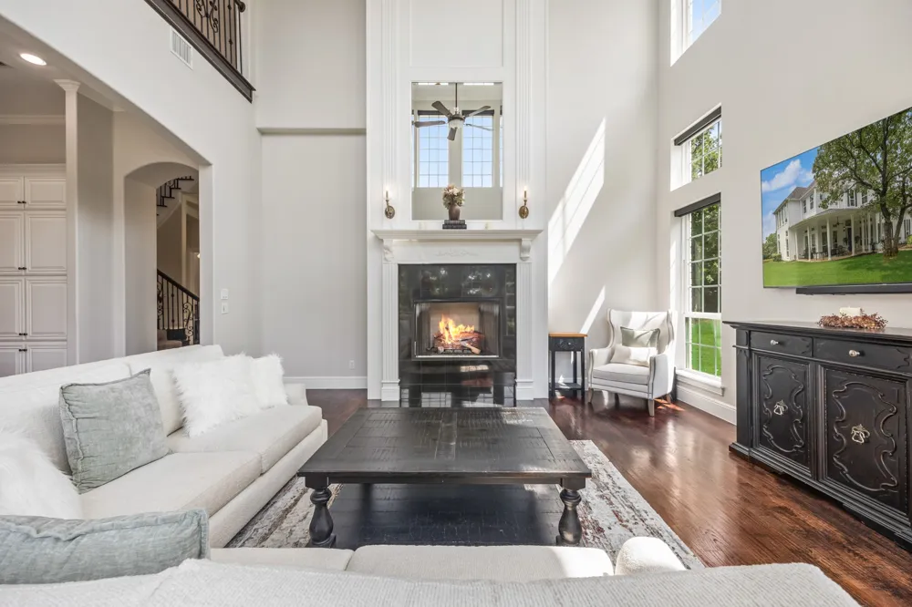 1619 Bloomfield Road Valley View, TX 76272