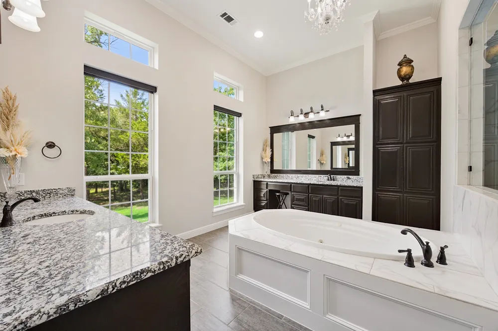 1619 Bloomfield Road Valley View, TX 76272