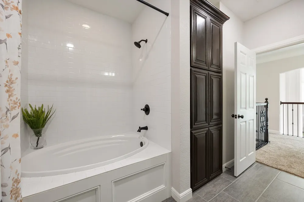 1619 Bloomfield Road Valley View, TX 76272