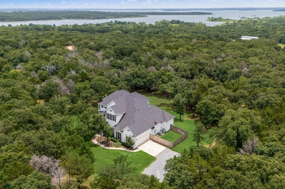1619 Bloomfield Road Valley View, TX 76272