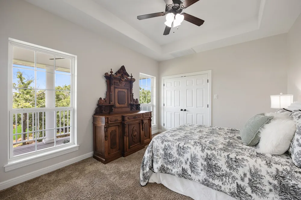 1619 Bloomfield Road Valley View, TX 76272