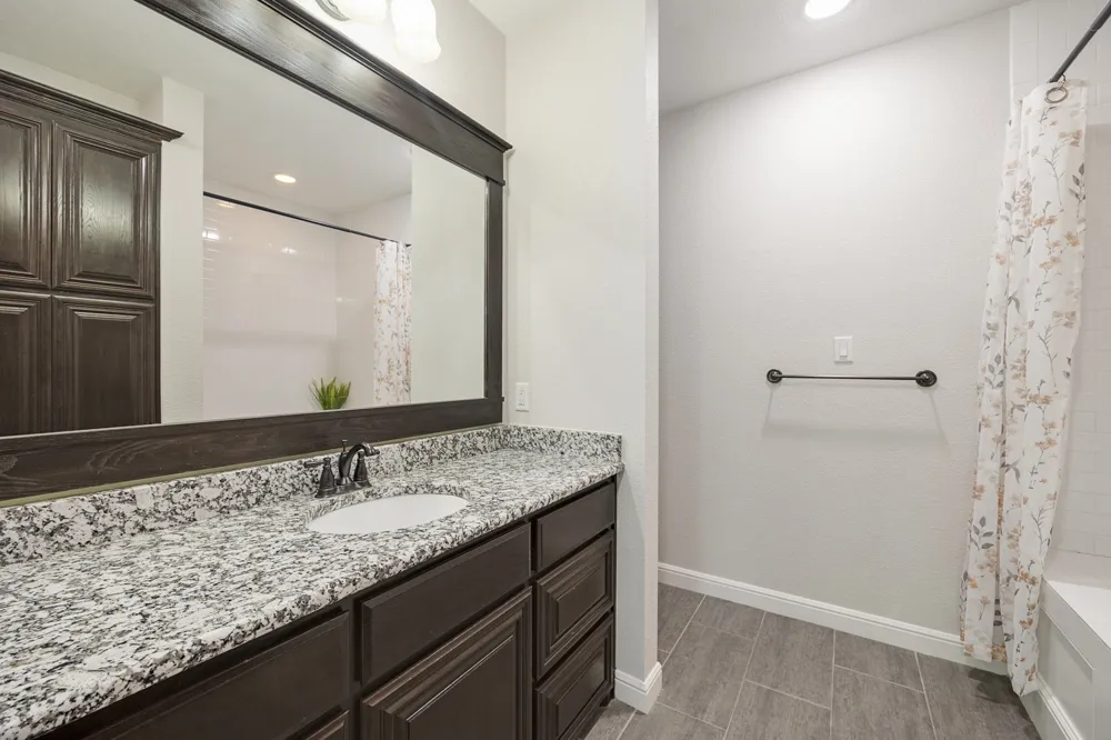 1619 Bloomfield Road Valley View, TX 76272