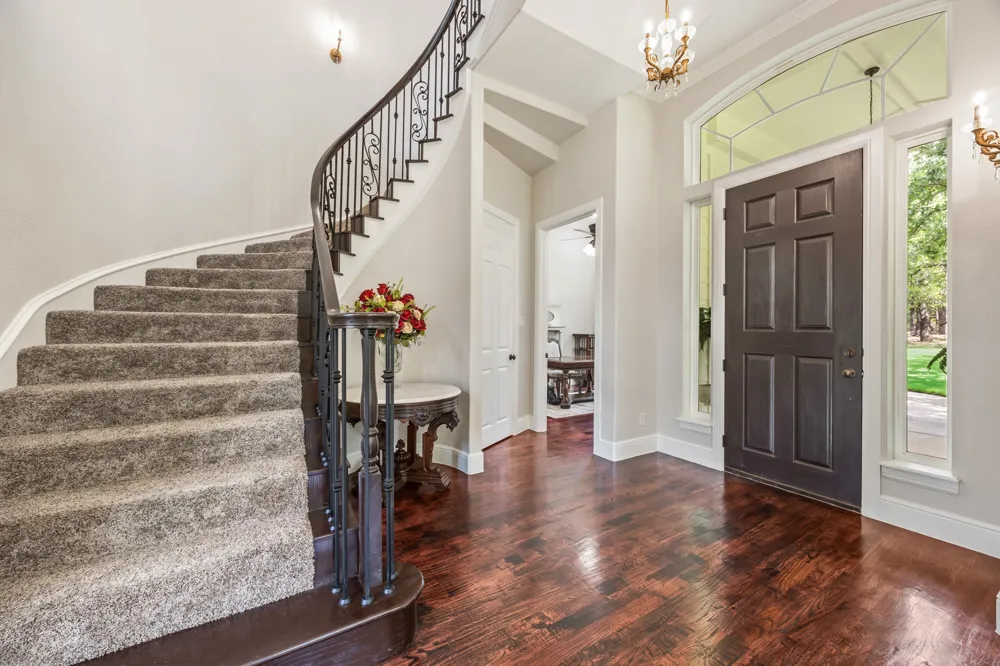 1619 Bloomfield Road Valley View, TX 76272