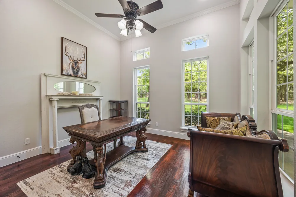 1619 Bloomfield Road Valley View, TX 76272