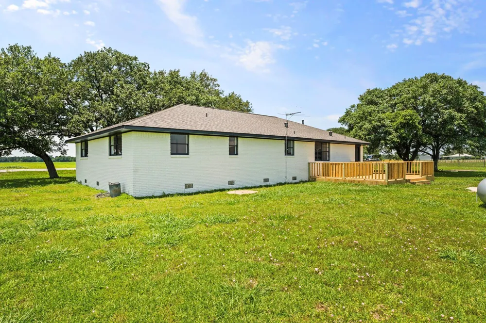 2606 Long Lane Wallis, TX 77485