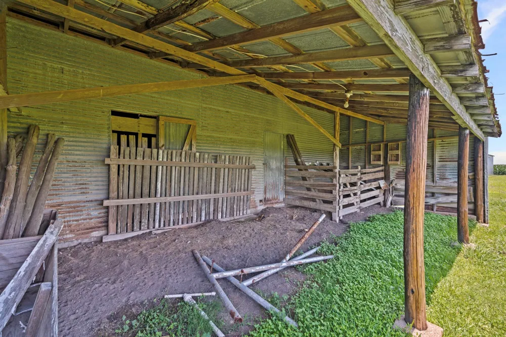 2606 Long Lane Wallis, TX 77485
