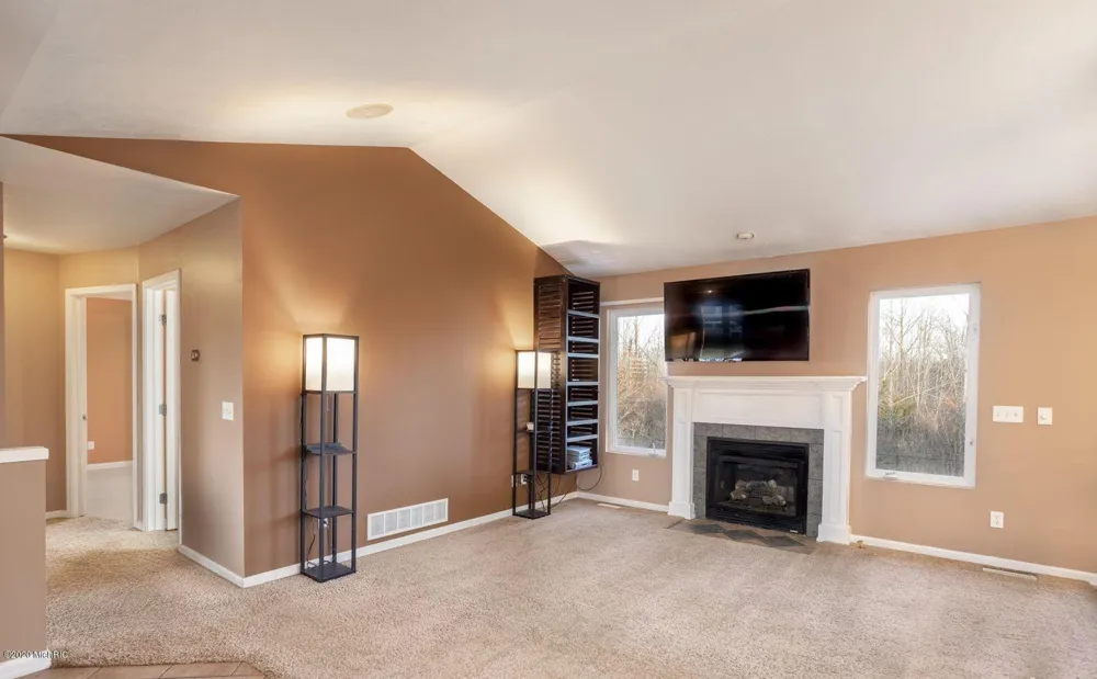 7058 Shady Knoll Drive SE Caledonia, MI 49316