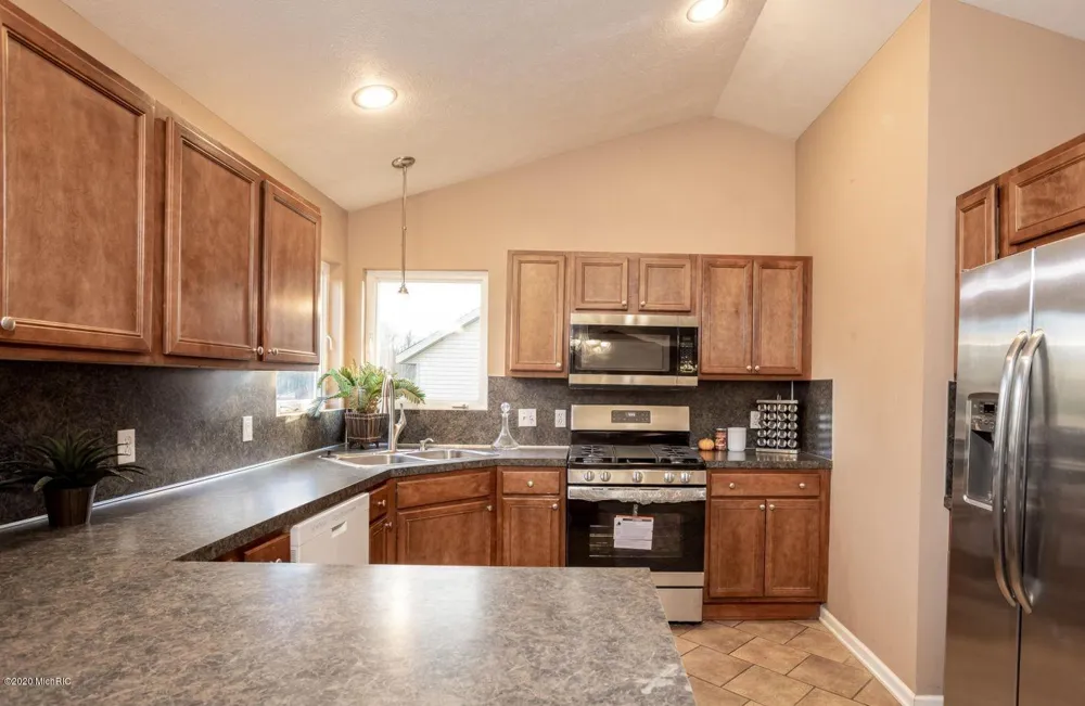 7058 Shady Knoll Drive SE Caledonia, MI 49316