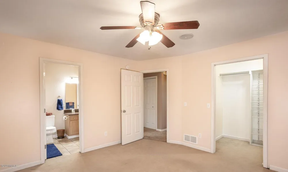7058 Shady Knoll Drive SE Caledonia, MI 49316