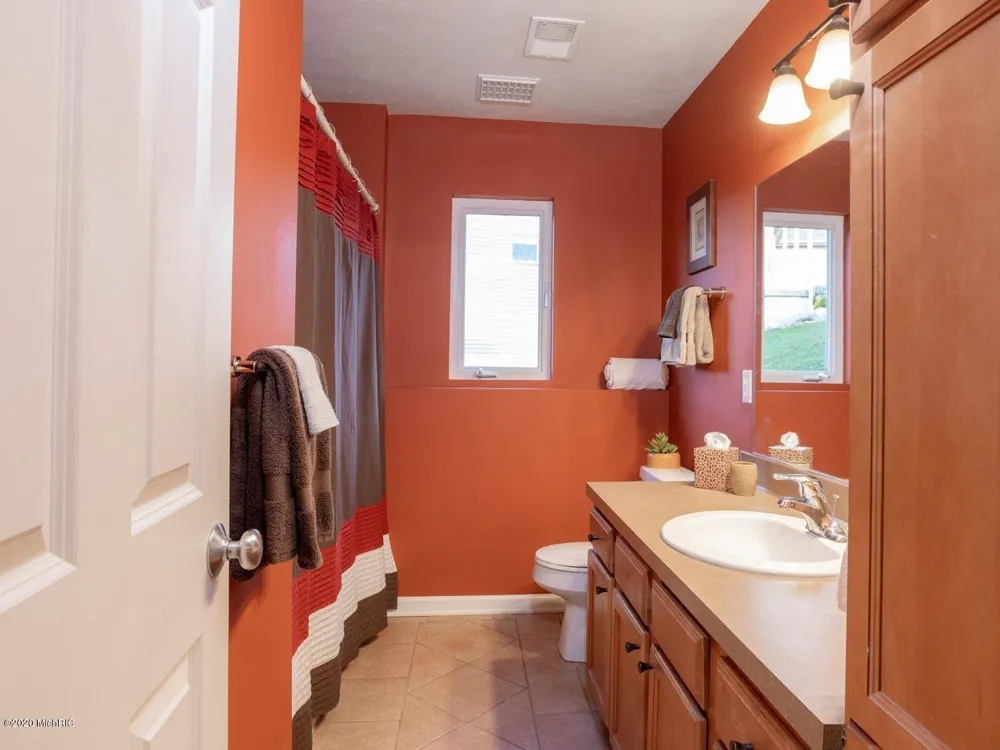 7058 Shady Knoll Drive SE Caledonia, MI 49316