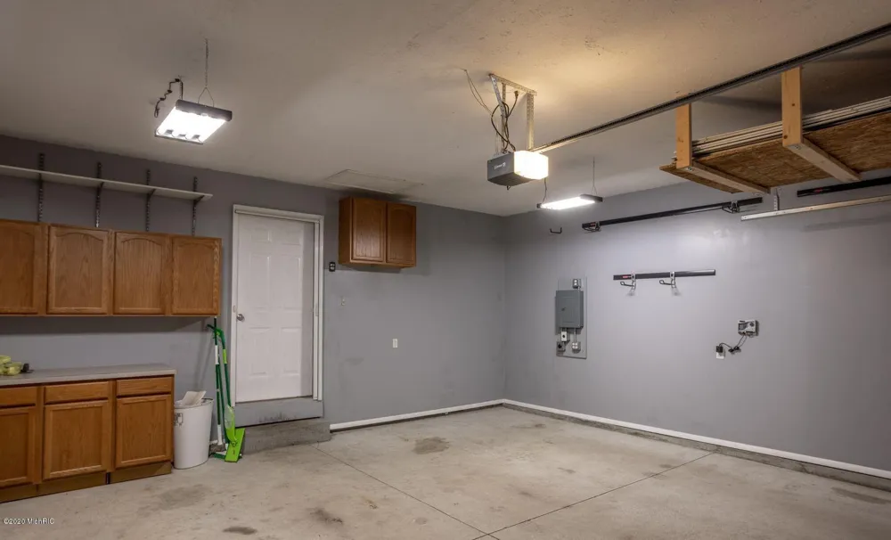 7058 Shady Knoll Drive SE Caledonia, MI 49316