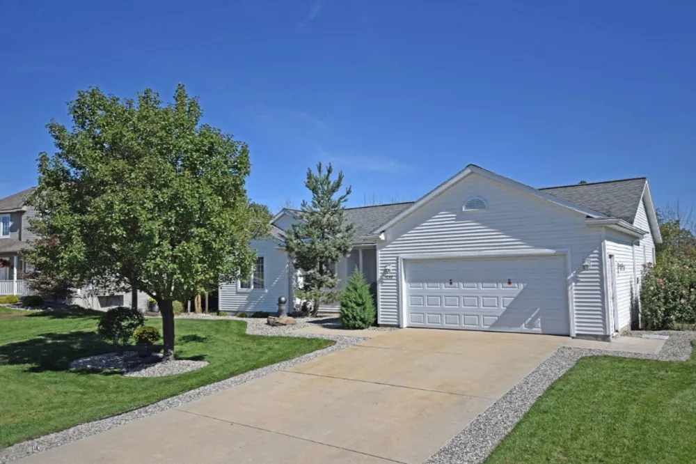 7058 Shady Knoll Drive SE Caledonia, MI 49316