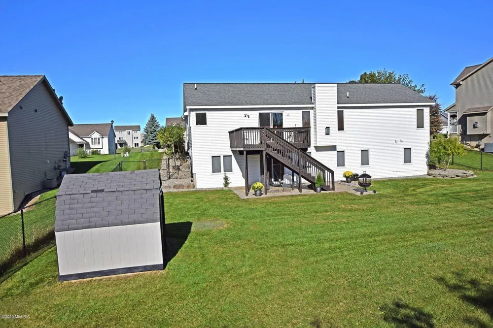 7058 Shady Knoll Drive SE Caledonia, MI 49316