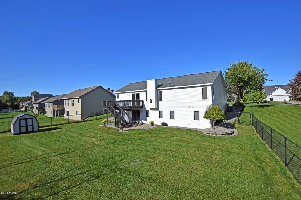 7058 Shady Knoll Drive SE Caledonia, MI 49316