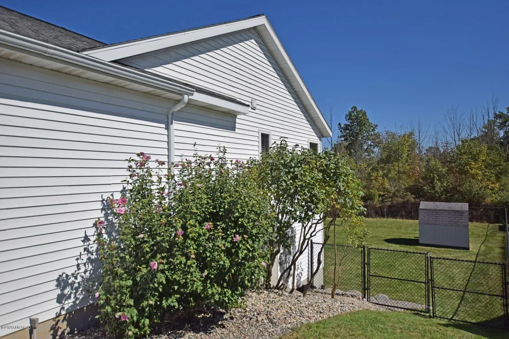 7058 Shady Knoll Drive SE Caledonia, MI 49316