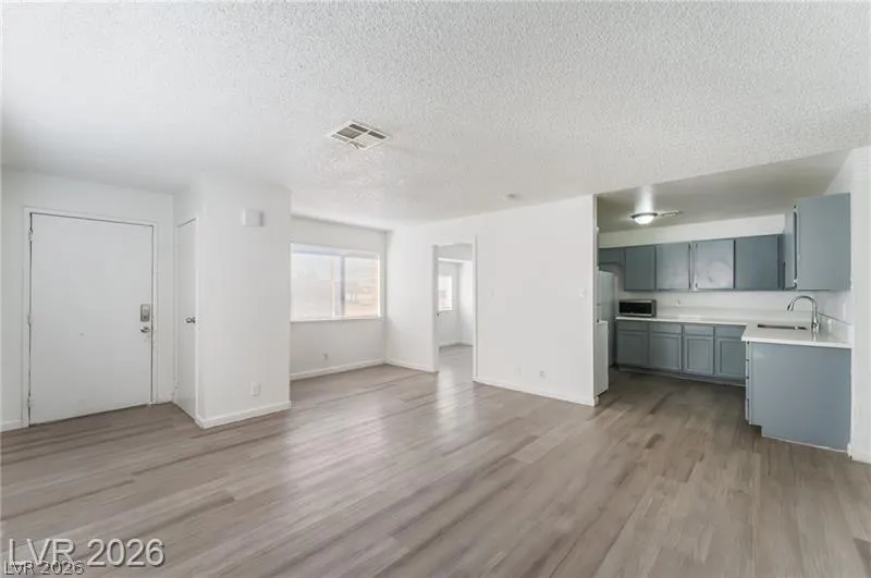 6982 Hopkins Drive Las Vegas, NV 89156