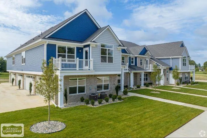 32968 Antrim Drive Chesterfield Township, MI 48047