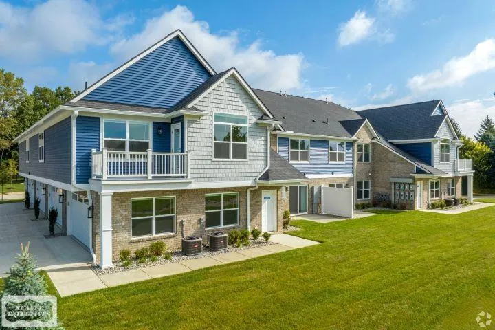 32968 Antrim Drive Chesterfield Township, MI 48047