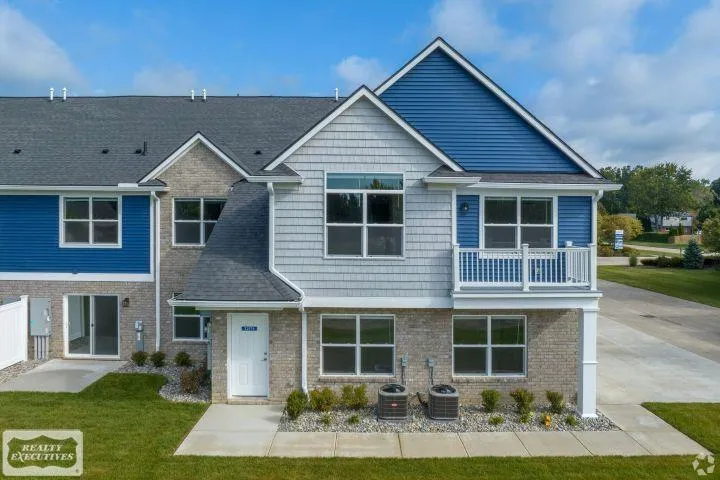 32968 Antrim Drive Chesterfield Township, MI 48047