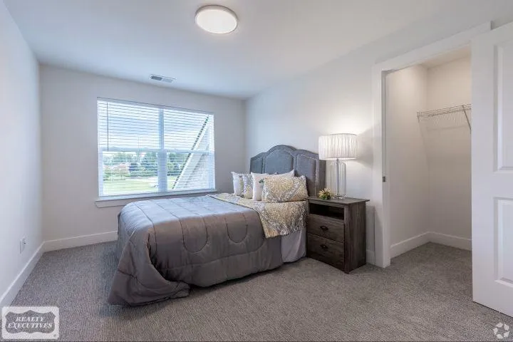 32968 Antrim Drive Chesterfield Township, MI 48047