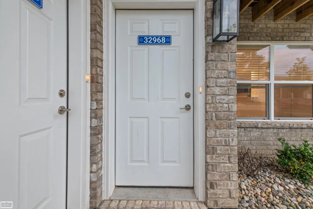 32968 Antrim Drive Chesterfield Township, MI 48047