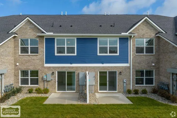 32968 Antrim Drive Chesterfield Township, MI 48047