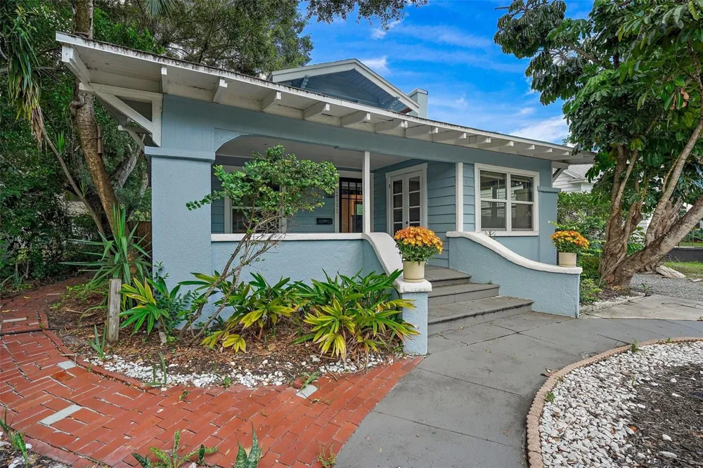 2111 BURLINGTON AVENUE St Petersburg, FL 33713