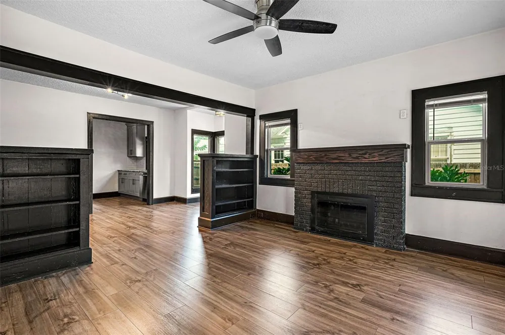2111 BURLINGTON AVENUE St Petersburg, FL 33713