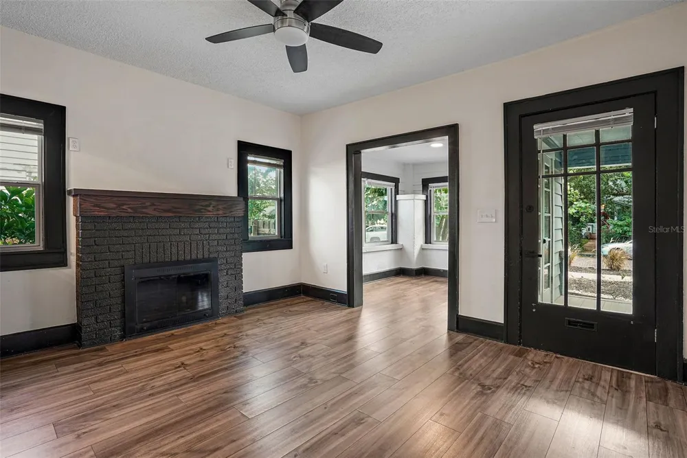 2111 BURLINGTON AVENUE St Petersburg, FL 33713