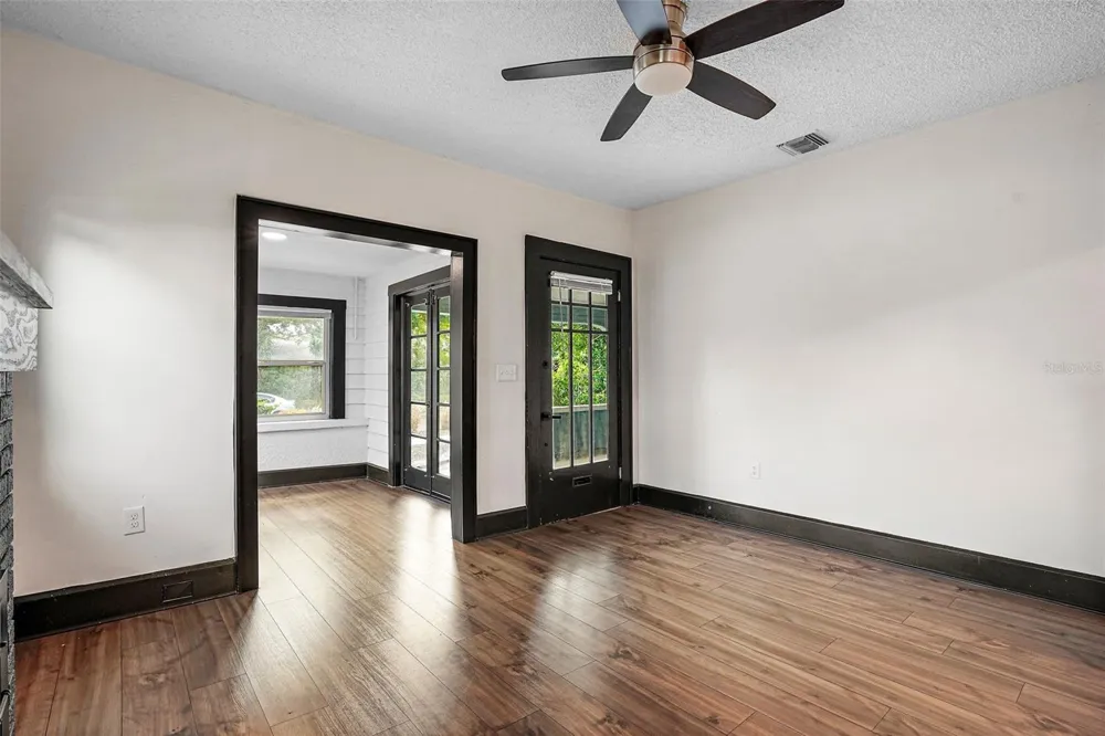 2111 BURLINGTON AVENUE St Petersburg, FL 33713