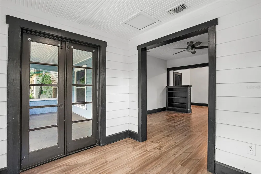 2111 BURLINGTON AVENUE St Petersburg, FL 33713