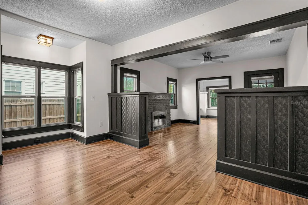2111 BURLINGTON AVENUE St Petersburg, FL 33713