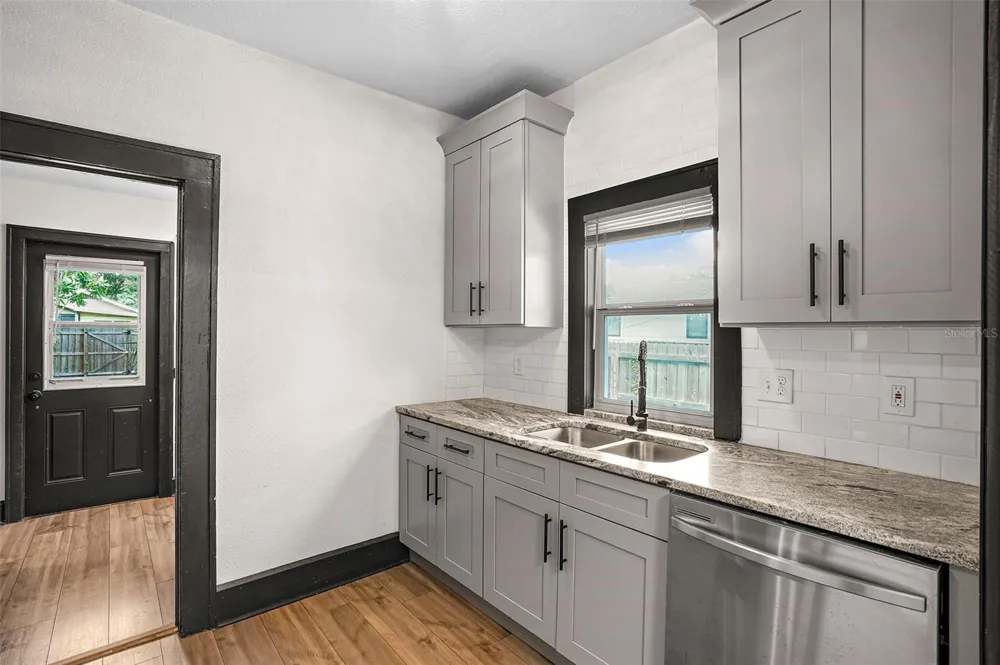 2111 BURLINGTON AVENUE St Petersburg, FL 33713