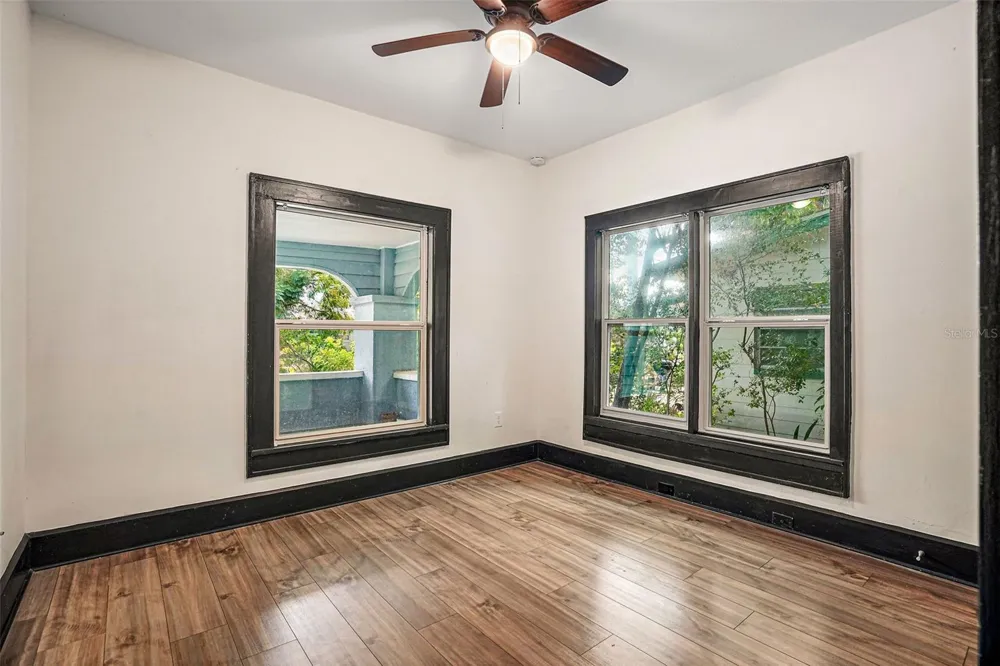 2111 BURLINGTON AVENUE St Petersburg, FL 33713
